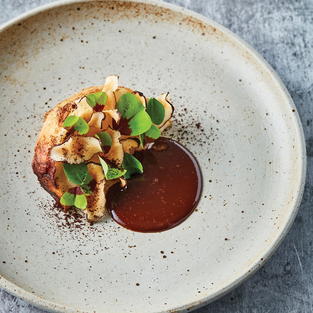 Apionabo asado con mole de chocolate y jengibre